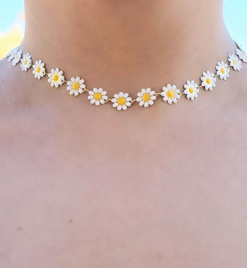 Collier Tulipes Blanc & Jaune – Élégance Florale & Douceur Printanière
