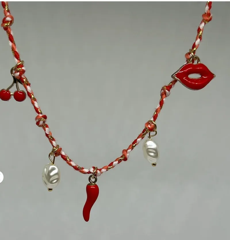 Collier rouge