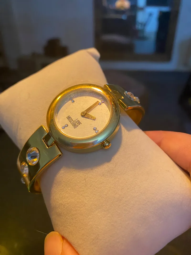 Montre love moschino