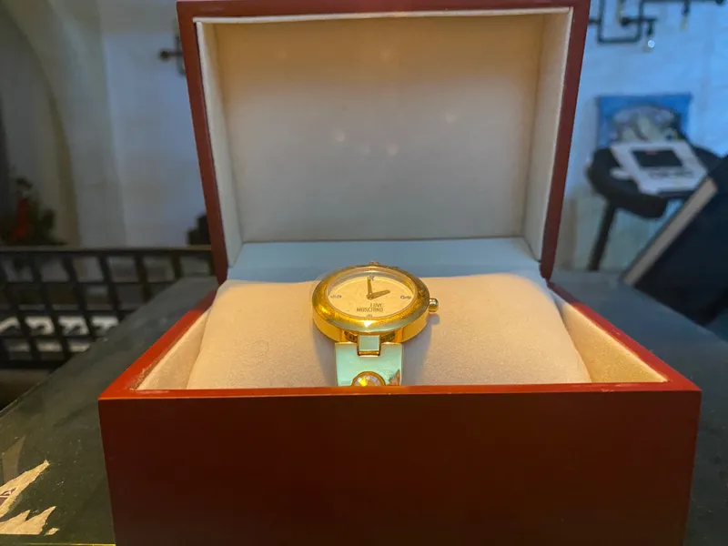 Montre love moschino