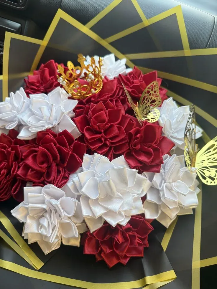 Hand made et des bouquets de fleurs en satin