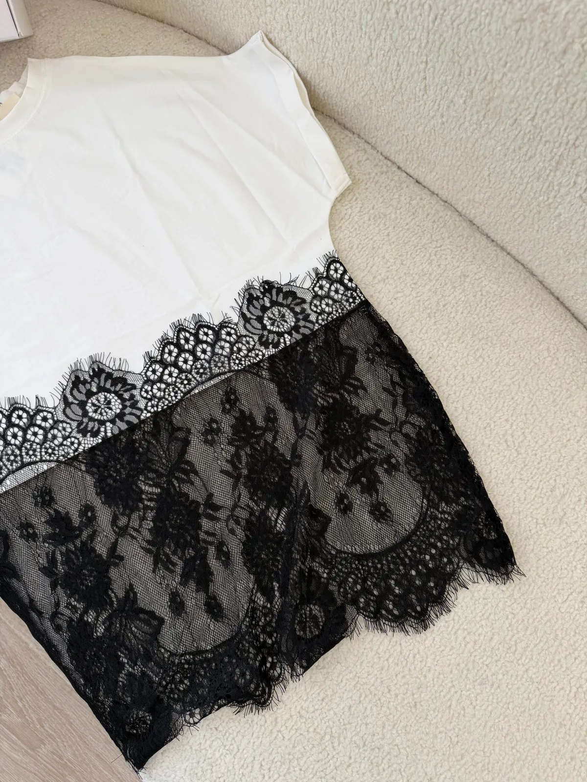 Pull Dentelle Contrastée