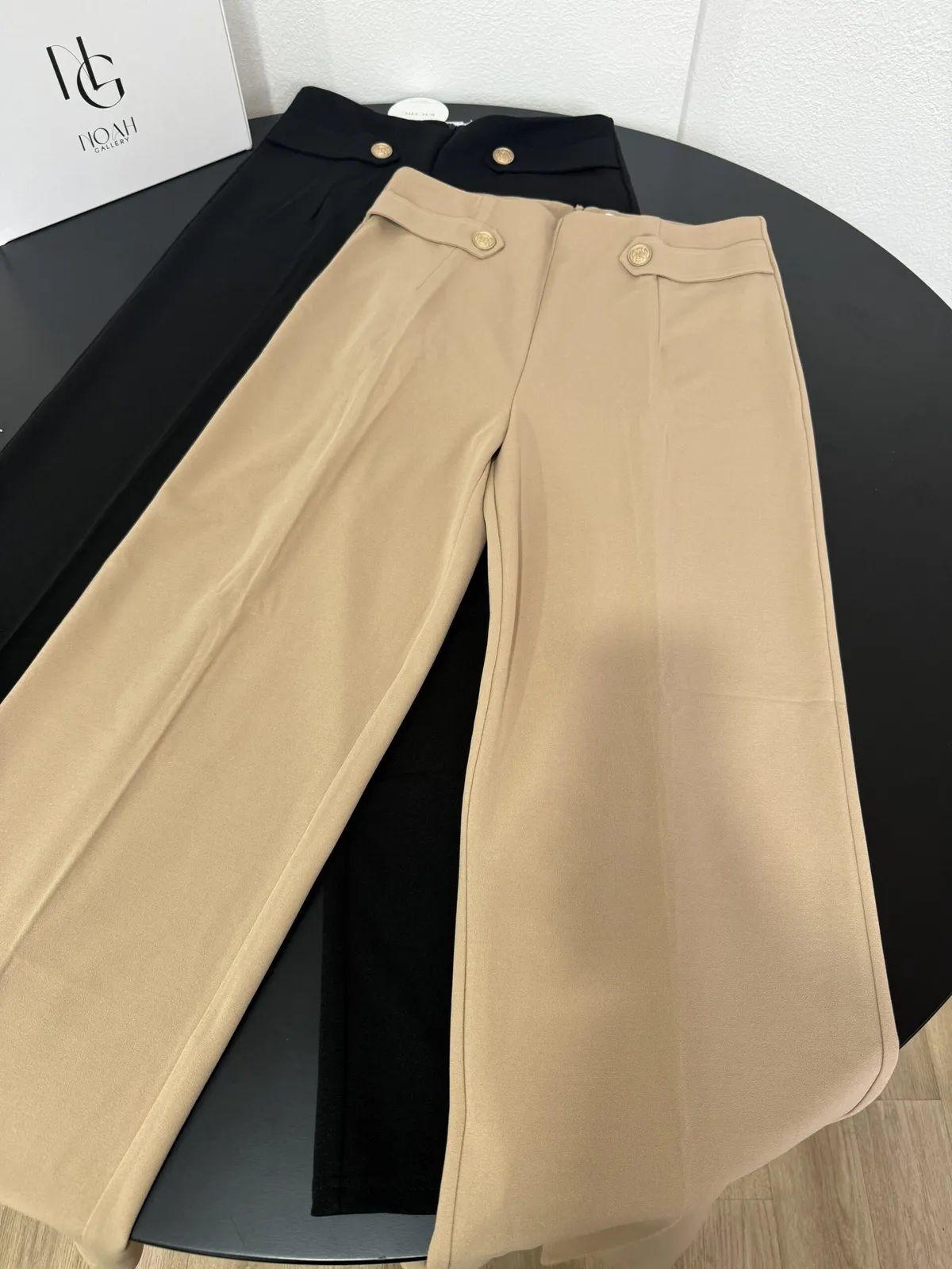 Pantalon large avec boutons / GT