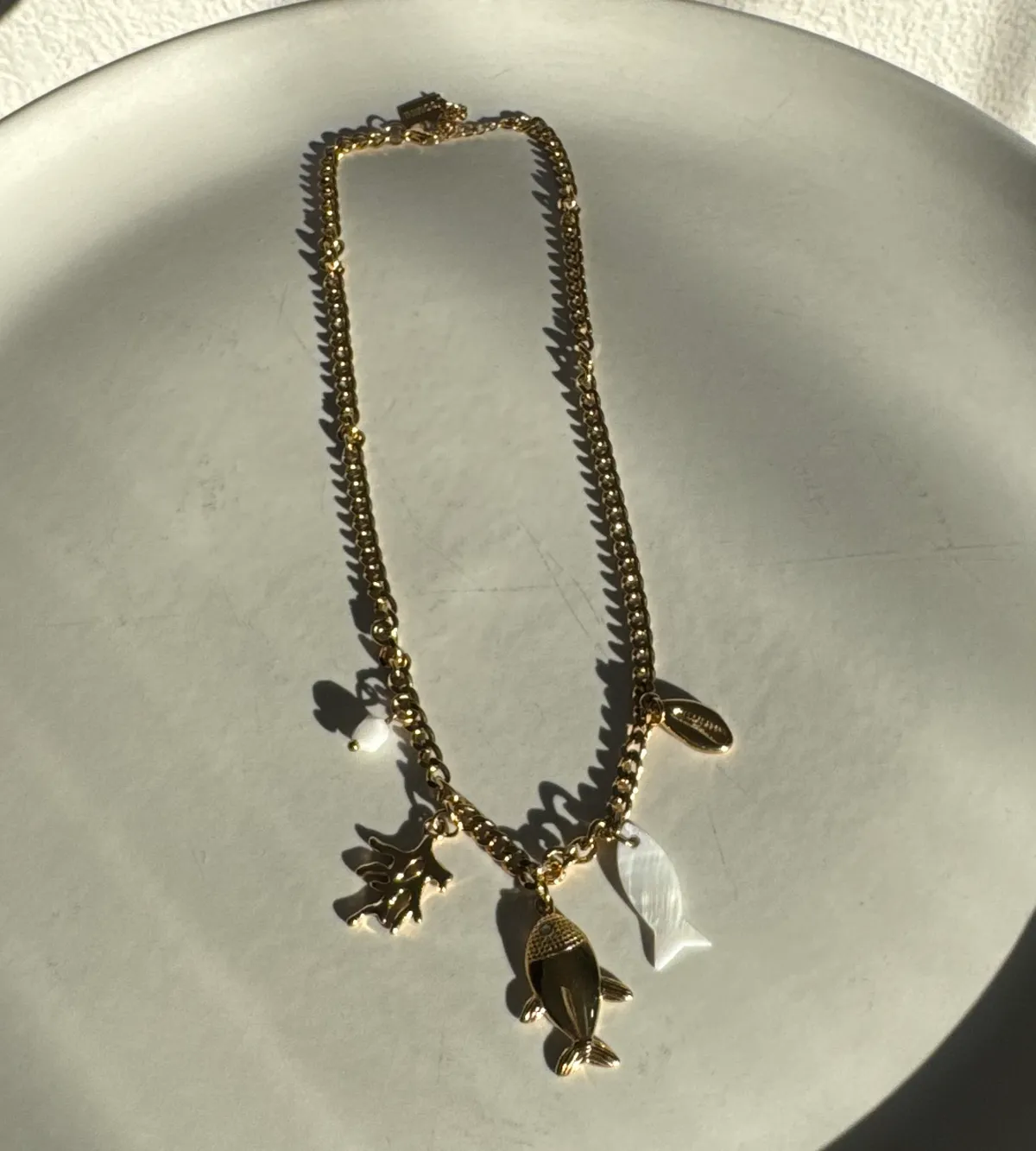 Collier Hwita