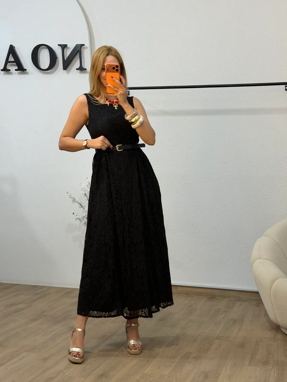 Robe Dentelle Élégance Noire