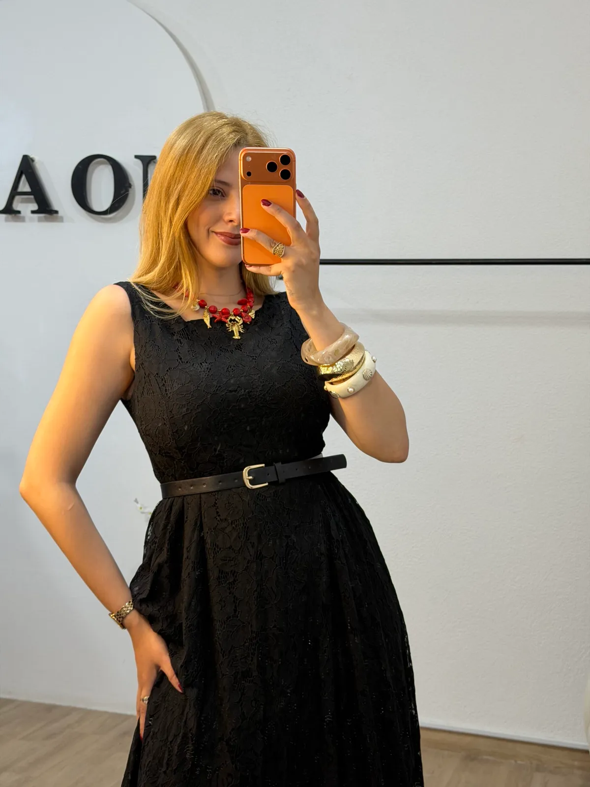 Robe Dentelle Élégance Noire