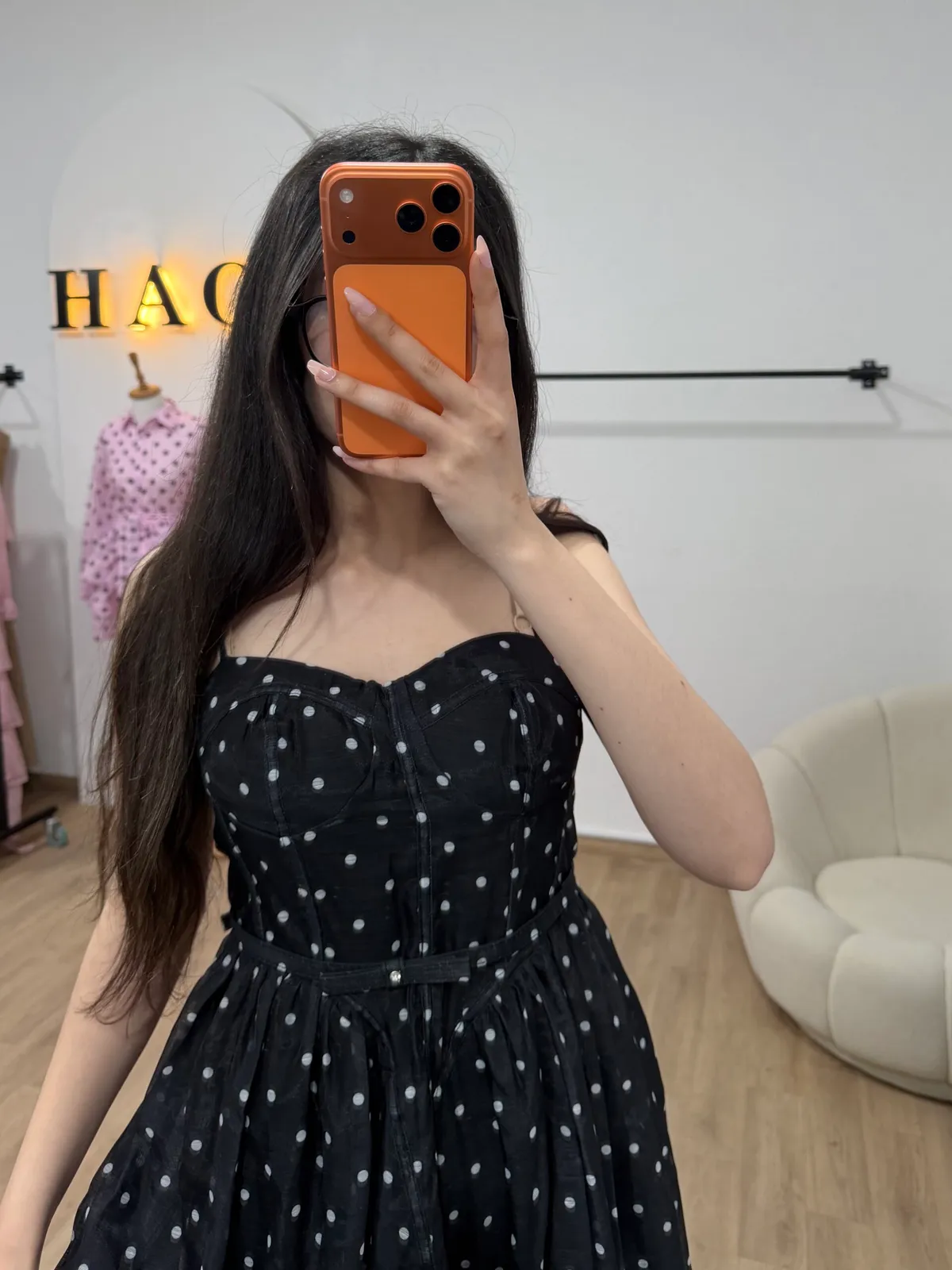Robe Noire à Pois
