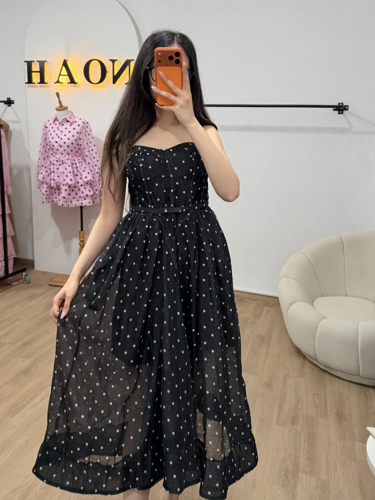 Robe Noire à Pois