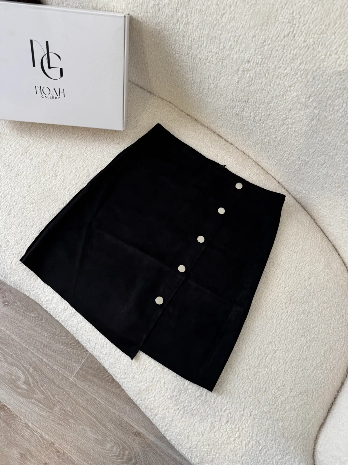 Petite Jupe Noire En Daim