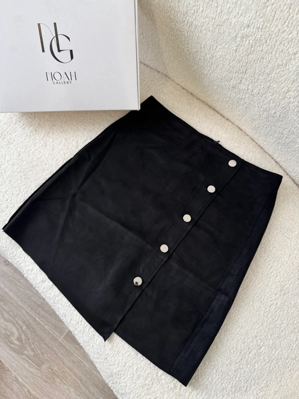 Petite Jupe Noire En Daim